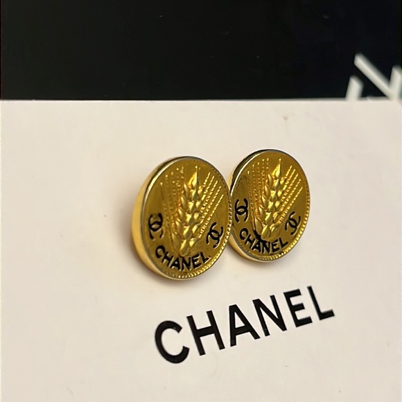 SOLD 💔 AUTHENTIC!! Lot Of 2 Chanel Vintage CC Buttons Gold 1990s - Picture 3 of 5